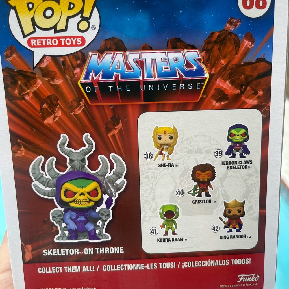Skeletor on throne - Picture 2 of 2